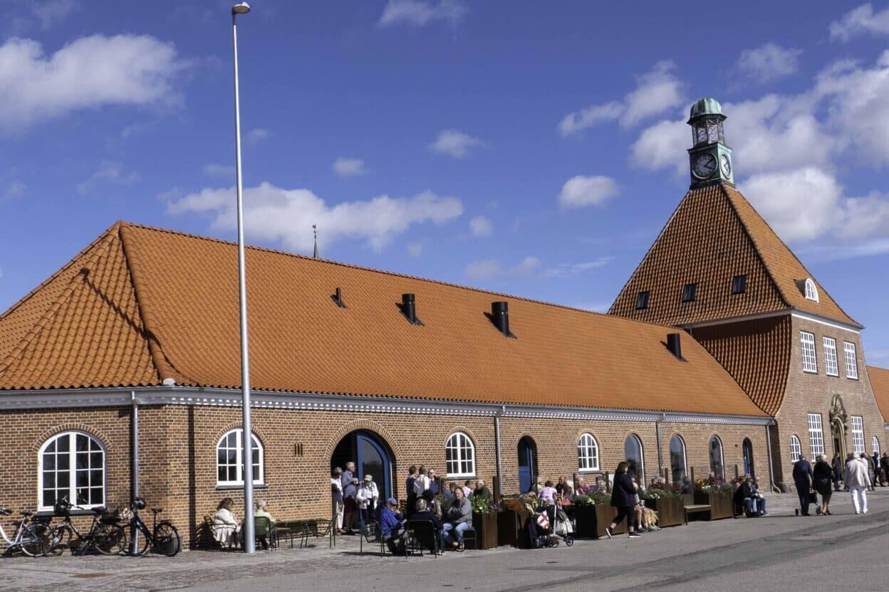 Havnebygningen og Honnørkaj i Nakskov ved Nakskov Fjord.