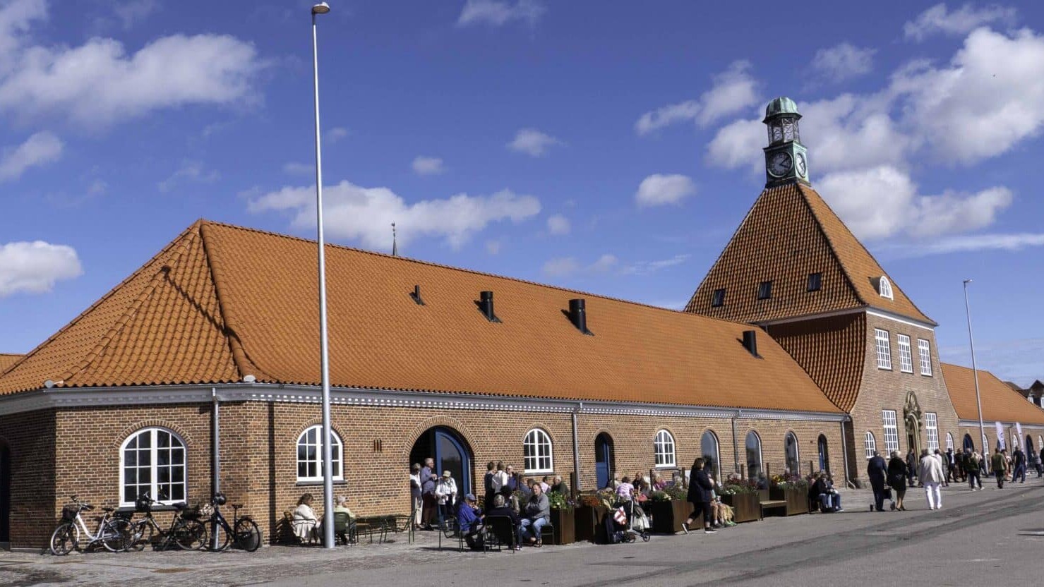 Havnebygningen og Honnørkaj i Nakskov ved Nakskov Fjord.