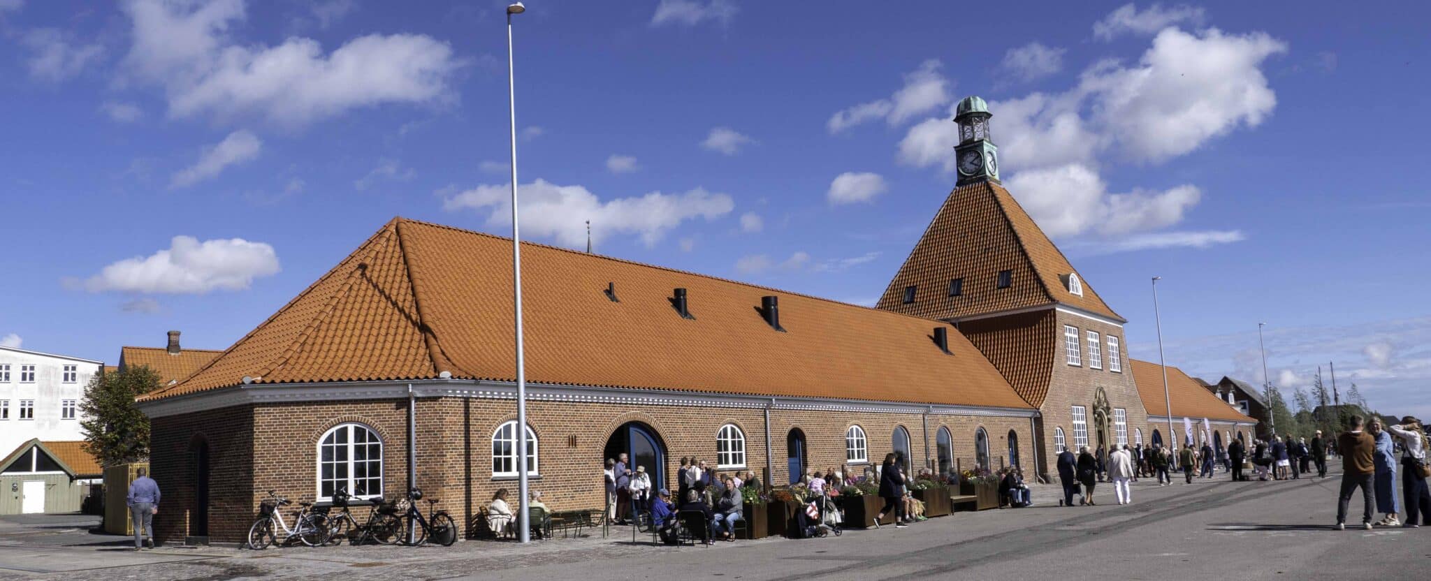 Havnebygningen og Honnørkaj i Nakskov ved Nakskov Fjord.
